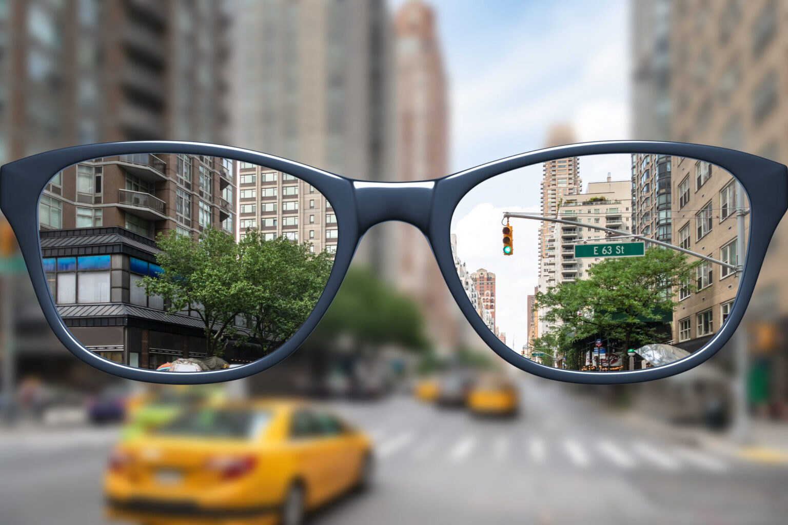 3d illustration of glasses with sharp and blurred big city